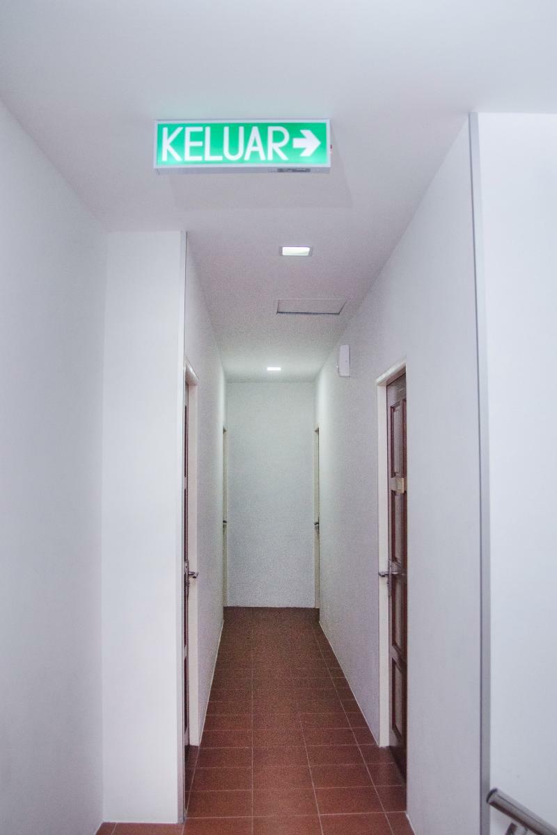 โอโย 836 มันดูระฮ์ รูม แอนด์ คาเฟ Hotel กูชิง ภายนอก รูปภาพ