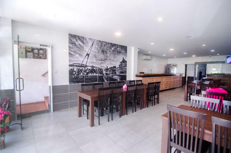 โอโย 836 มันดูระฮ์ รูม แอนด์ คาเฟ Hotel กูชิง ภายนอก รูปภาพ