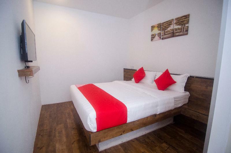 โอโย 836 มันดูระฮ์ รูม แอนด์ คาเฟ Hotel กูชิง ภายนอก รูปภาพ
