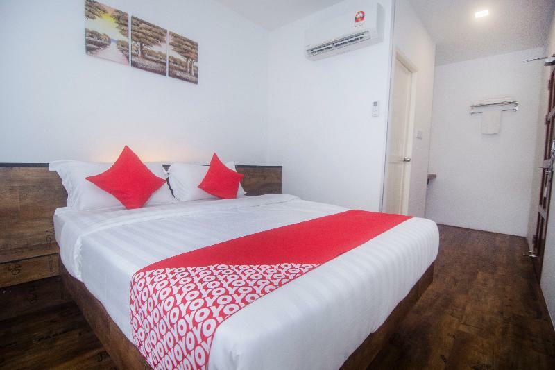 โอโย 836 มันดูระฮ์ รูม แอนด์ คาเฟ Hotel กูชิง ภายนอก รูปภาพ