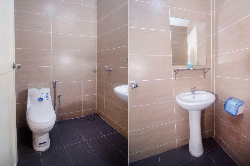 โอโย 836 มันดูระฮ์ รูม แอนด์ คาเฟ Hotel กูชิง ภายนอก รูปภาพ