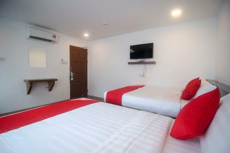 โอโย 836 มันดูระฮ์ รูม แอนด์ คาเฟ Hotel กูชิง ภายนอก รูปภาพ