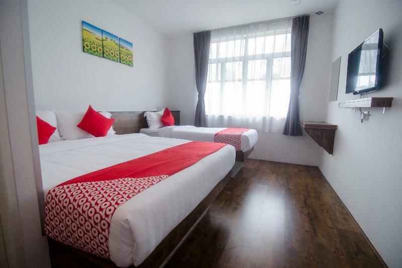 โอโย 836 มันดูระฮ์ รูม แอนด์ คาเฟ Hotel กูชิง ภายนอก รูปภาพ