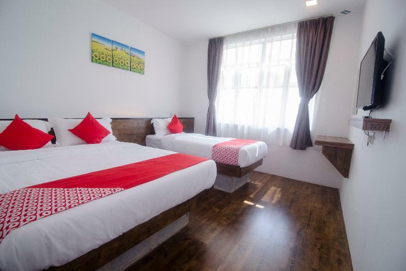 โอโย 836 มันดูระฮ์ รูม แอนด์ คาเฟ Hotel กูชิง ภายนอก รูปภาพ