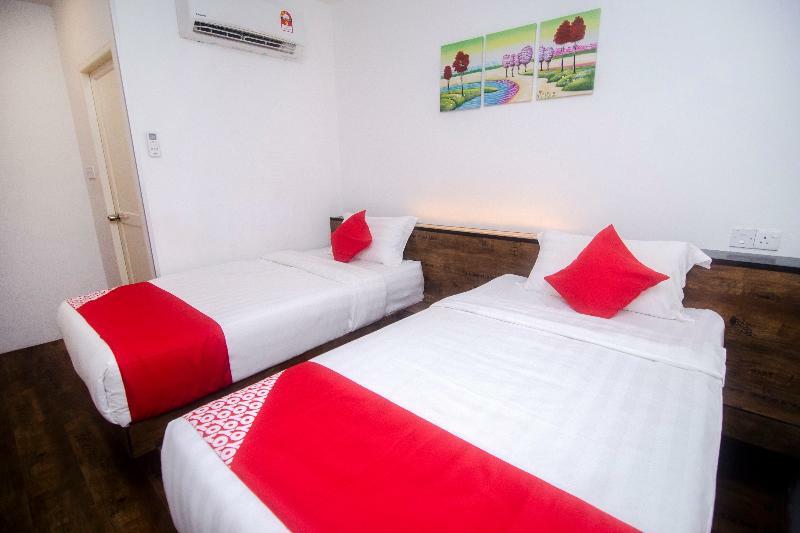 โอโย 836 มันดูระฮ์ รูม แอนด์ คาเฟ Hotel กูชิง ภายนอก รูปภาพ