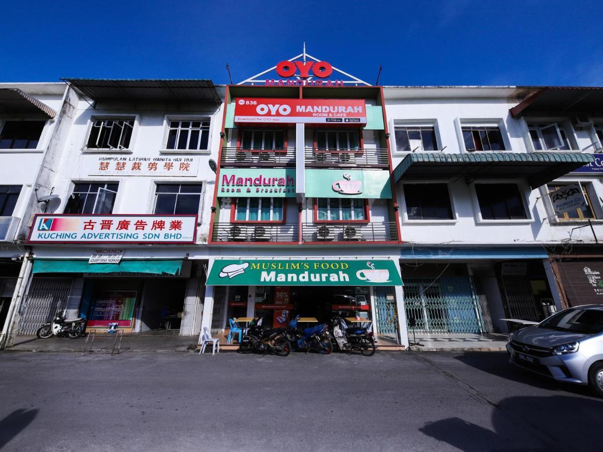โอโย 836 มันดูระฮ์ รูม แอนด์ คาเฟ Hotel กูชิง ภายนอก รูปภาพ