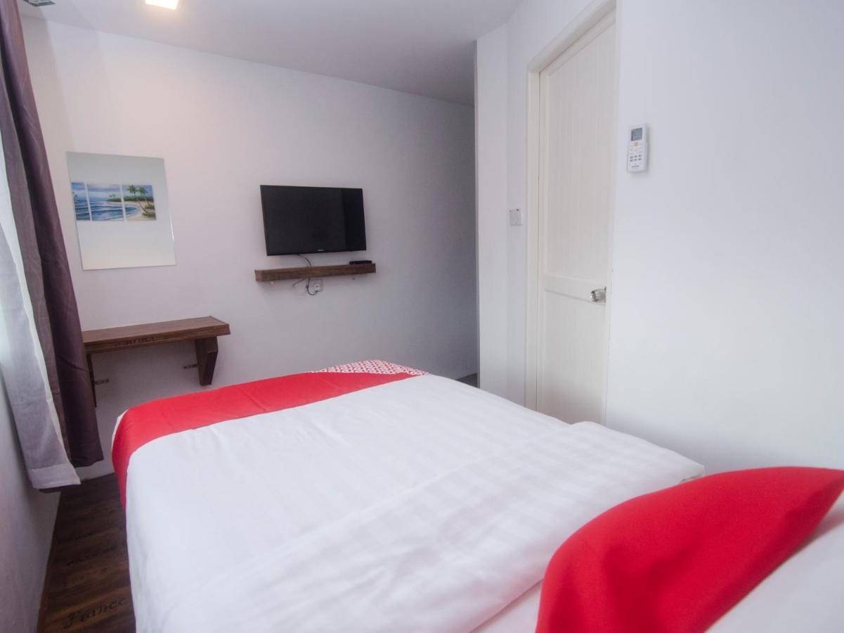 โอโย 836 มันดูระฮ์ รูม แอนด์ คาเฟ Hotel กูชิง ภายนอก รูปภาพ