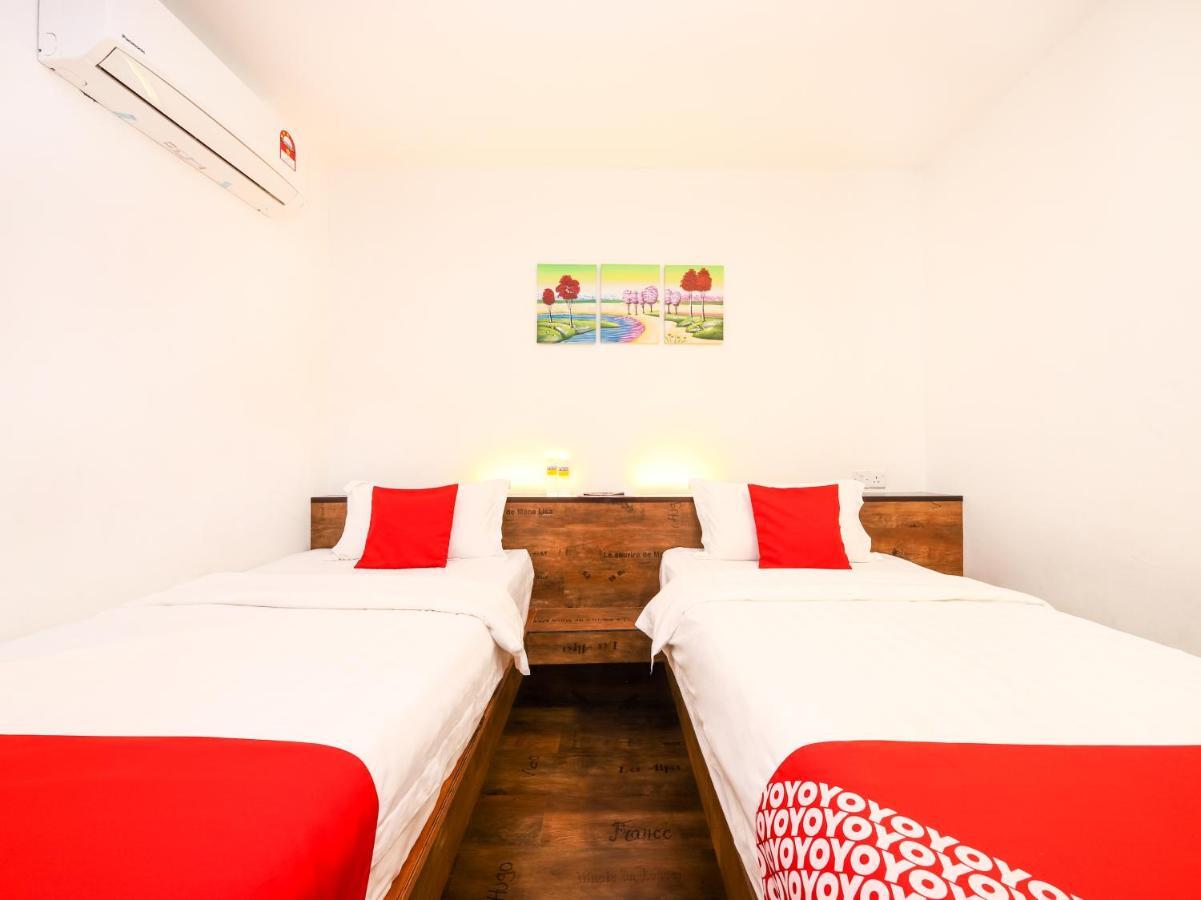 โอโย 836 มันดูระฮ์ รูม แอนด์ คาเฟ Hotel กูชิง ภายนอก รูปภาพ
